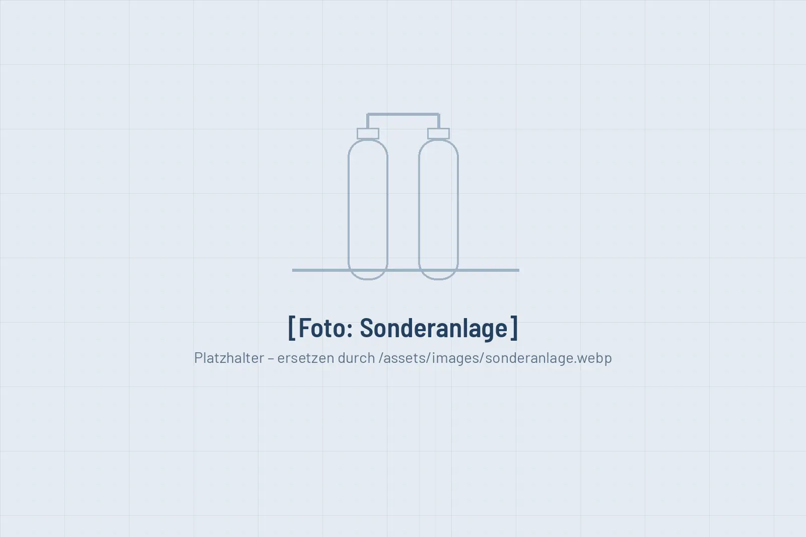 Sonderanlage mit Vorratsbehältern, Pumpen und Rohrleitungen